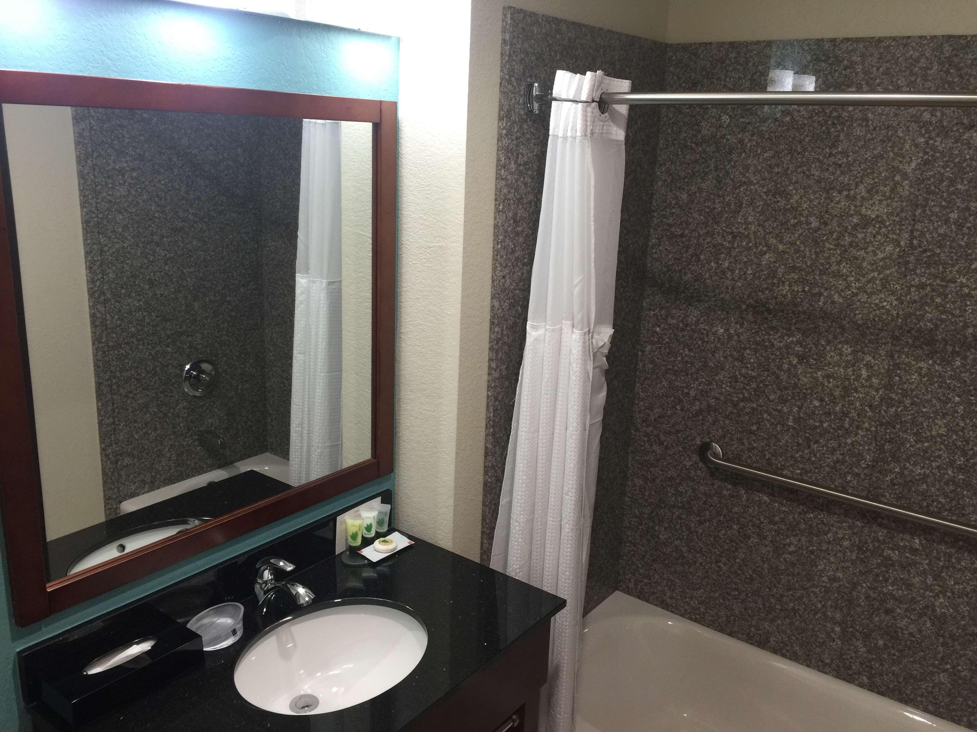 Best Western Plus/Executive Residency אלק סיטי מראה חיצוני תמונה